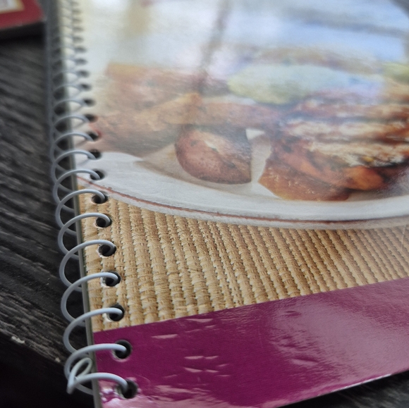 Cookbooks Set Of 2. Chicken And Easy Week Recipes. Collectors. Years 2001 2008. - Picture 8 of 9